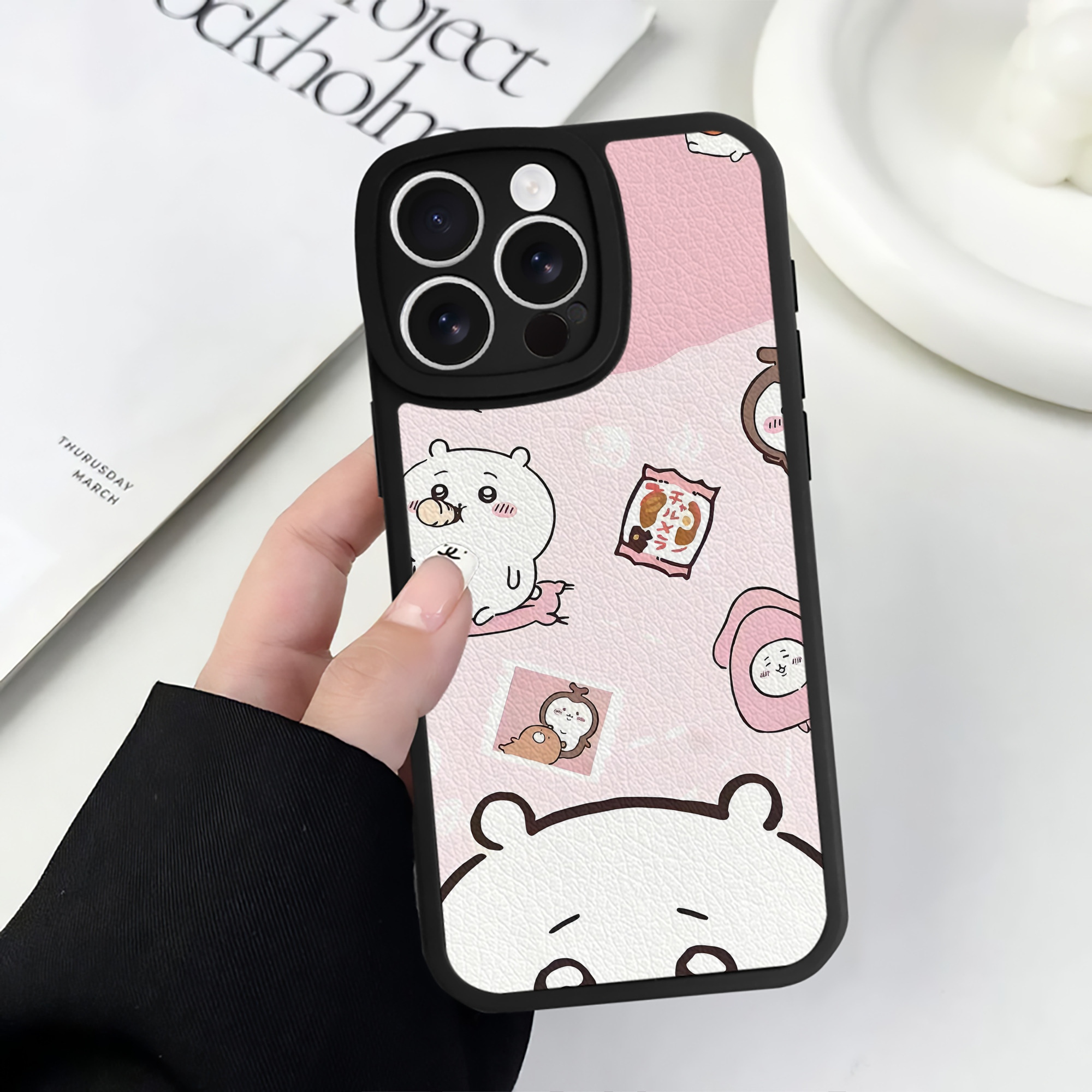 （画像用） ちいかわ Chii-kawa 【iPhone 16シリーズ対応】シリコンスマホケース（レザー調） 材質：シリコン